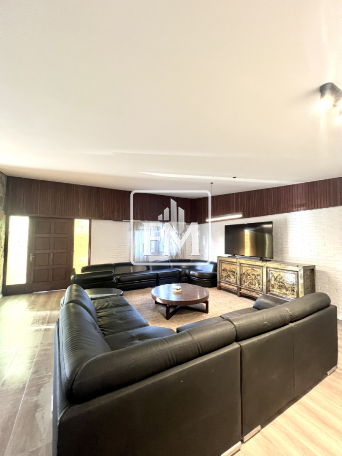 Casa ID.48 - Amplia casa en Cantegril, Punta del Este. 509m2 construidos y 2000 de terreno.