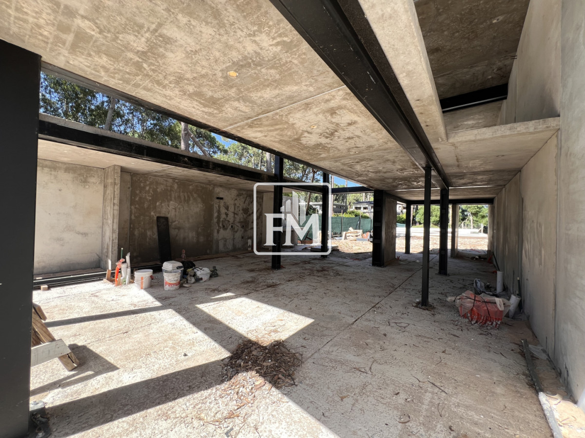 Casa ID.51 - Casa en venta en Solanas Country, construcción de hormigón armado, con piscina. 