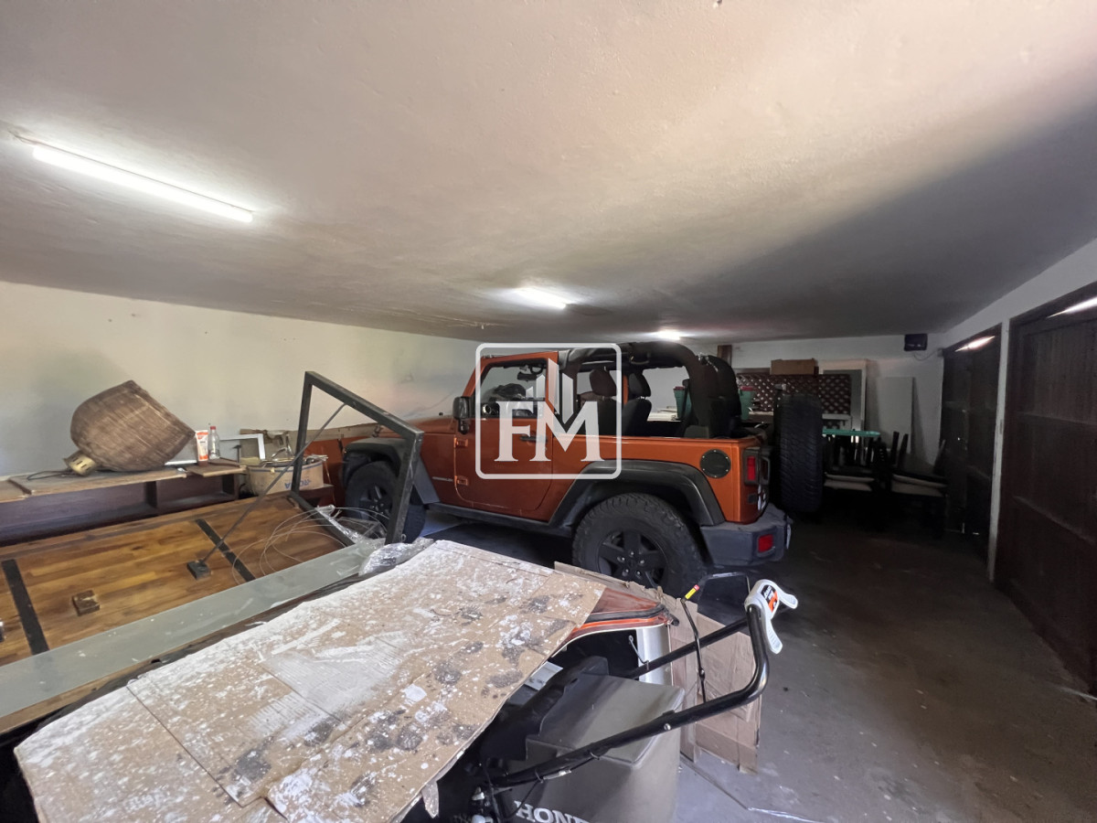 Casa ID.48 - Amplia casa en Cantegril, Punta del Este. 509m2 construidos y 2000 de terreno.