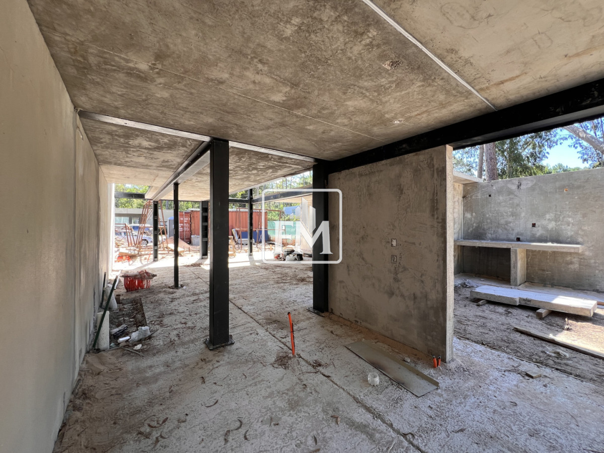 Casa ID.51 - Casa en venta en Solanas Country, construcción de hormigón armado, con piscina. 