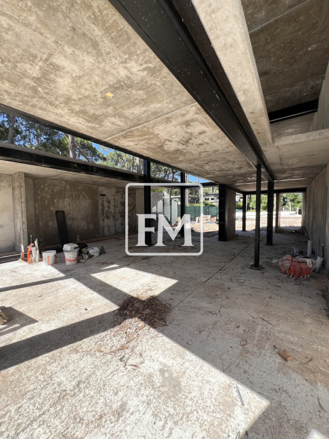 Casa ID.51 - Casa en venta en Solanas Country, construcción de hormigón armado, con piscina. 