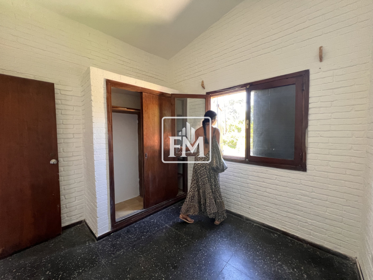 Casa ID.48 - Amplia casa en Cantegril, Punta del Este. 509m2 construidos y 2000 de terreno.