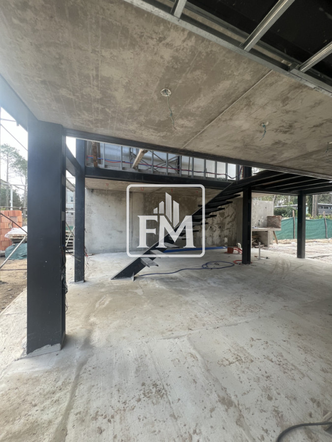 Casa ID.51 - Casa en venta en Solanas Country, construcción de hormigón armado, con piscina. 