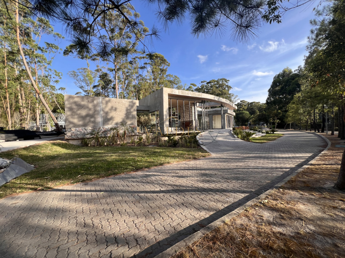 Casa ID.5206 - Amplia casa de 5 dormitorios, en el exclusivo barrio privado Design Village.