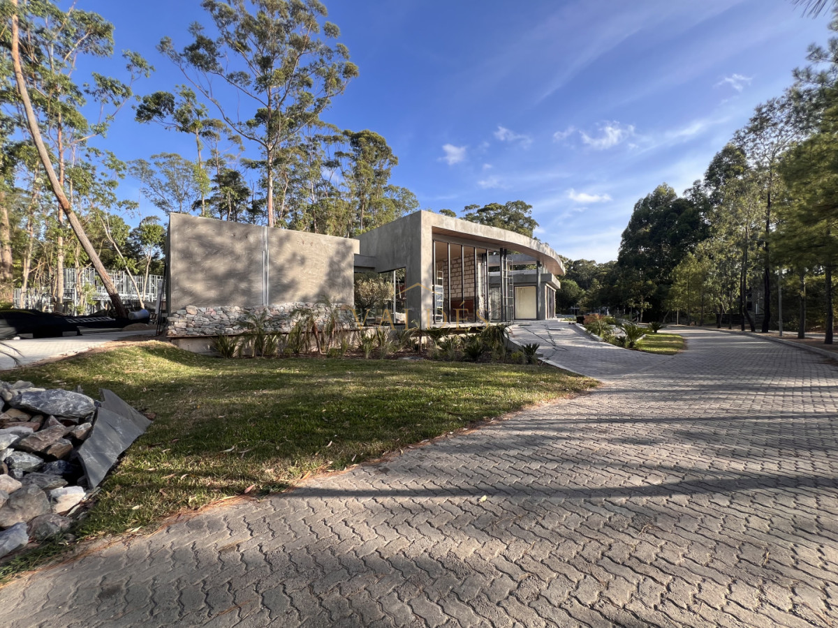 Casa ID.5206 - Amplia casa de 5 dormitorios, en el exclusivo barrio privado Design Village.