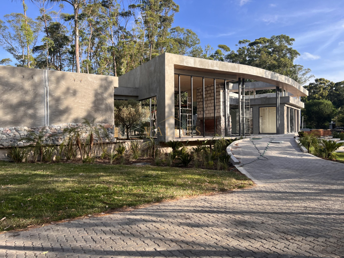 Casa ID.5206 - Amplia casa de 5 dormitorios, en el exclusivo barrio privado Design Village.