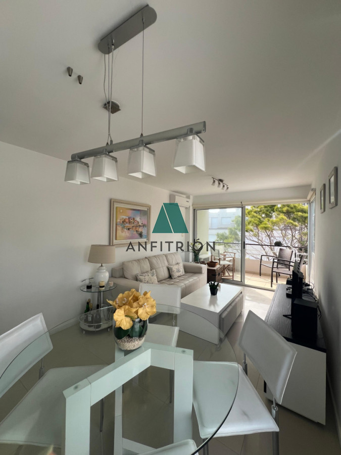 Apartamento ID.400 - Exclusivo apartamento de 2 dormitorios con parrillero propio. Punta del Este. 