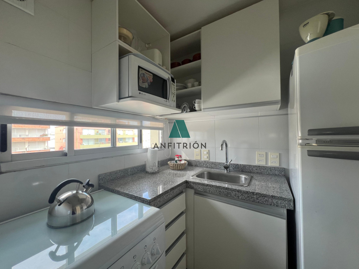 Apartamento ID.400 - Exclusivo apartamento de 2 dormitorios con parrillero propio. Punta del Este. 