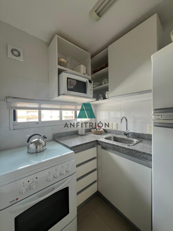 Apartamento ID.400 - Exclusivo apartamento de 2 dormitorios con parrillero propio. Punta del Este. 