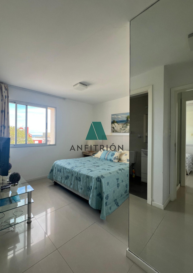 Apartamento ID.400 - Exclusivo apartamento de 2 dormitorios con parrillero propio. Punta del Este. 