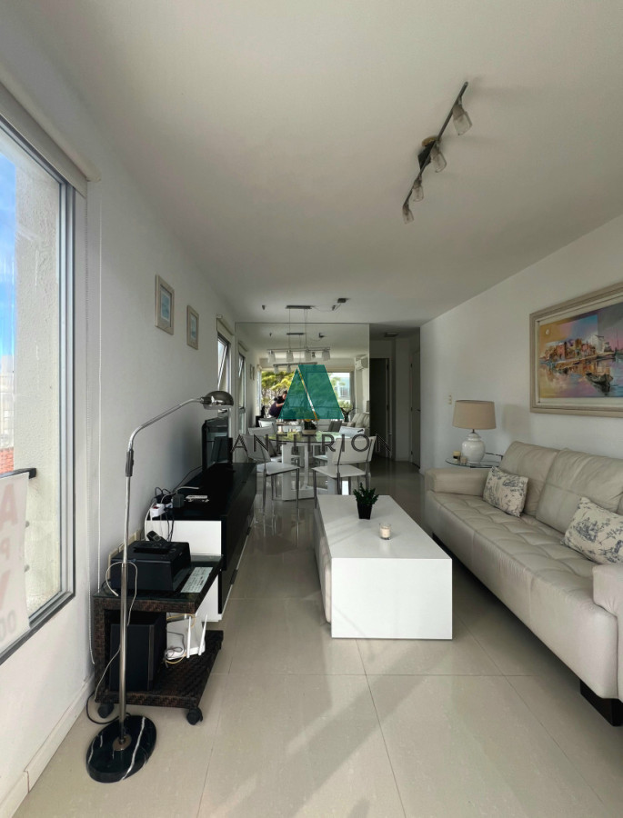 Apartamento ID.400 - Exclusivo apartamento de 2 dormitorios con parrillero propio. Punta del Este. 