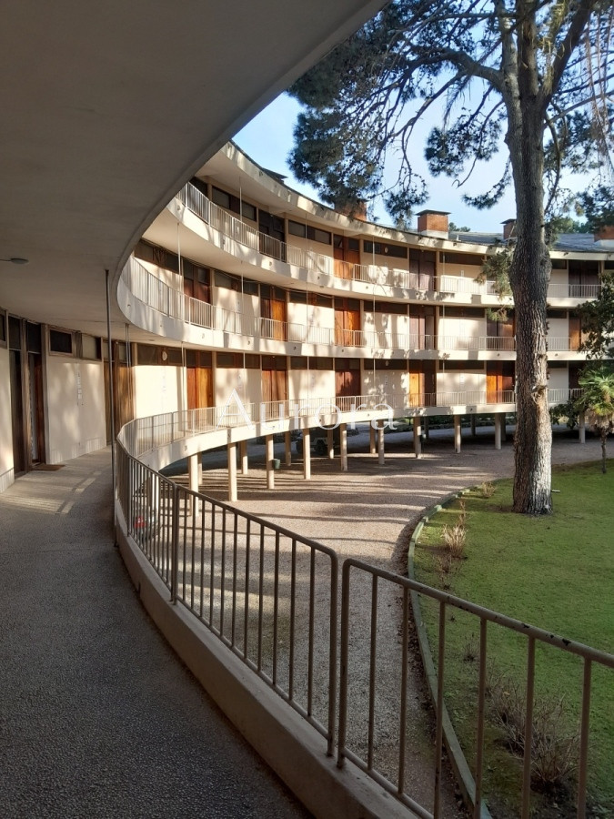 Apartamento ID.74 - Apartamento en venta de 1 dormitorio y medio. Playa mansa. Punta del Este.