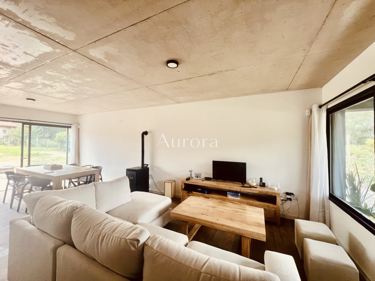 Casa ID.486 - Moderna casa, casi a estrenar, en alquiler de verano, en Punta del Este. 