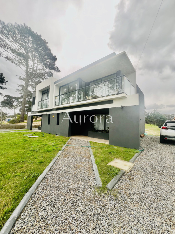 Casa ID.486 - Moderna casa, casi a estrenar, en alquiler de verano, en Punta del Este. 