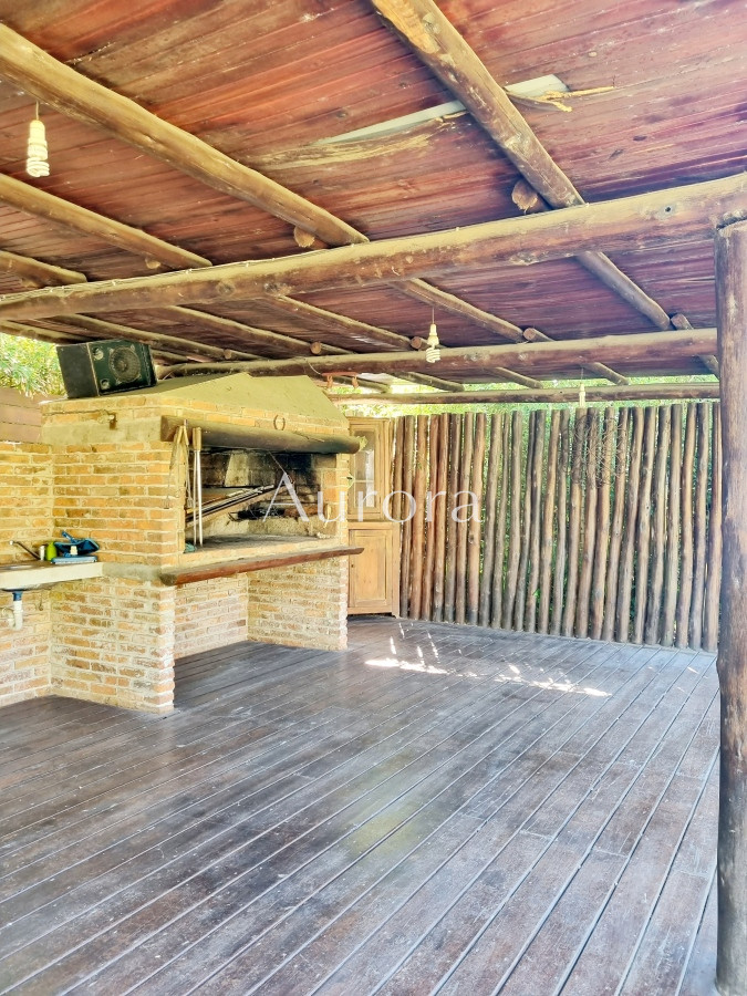 Casa ID.169 - Amplia casa de construcción tradicional, EN VENTA! 4 dormitorios. Piscina y 2 barbacoas.