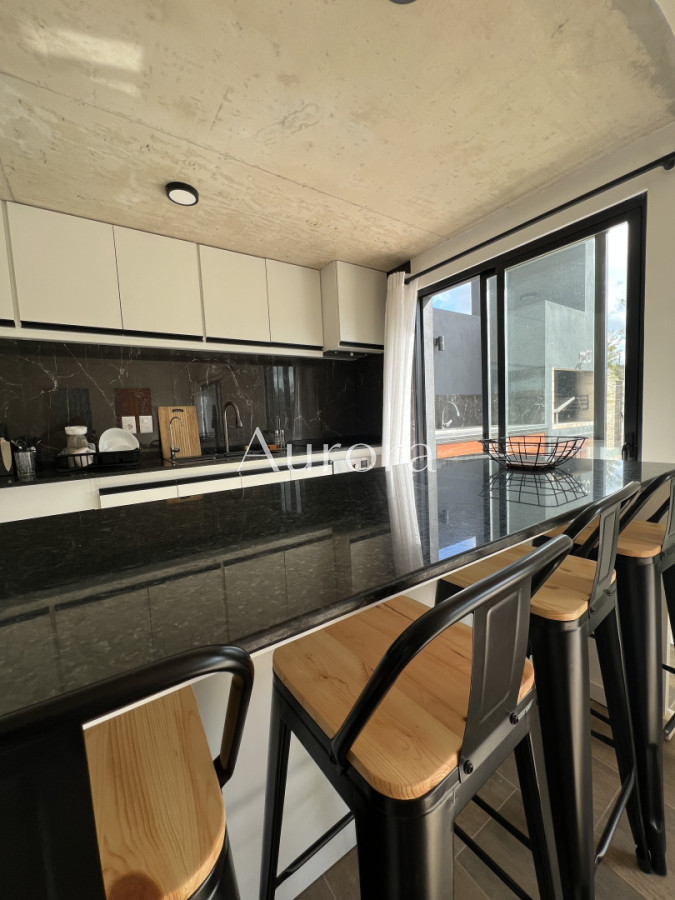 Casa ID.486 - Moderna casa, casi a estrenar, en alquiler de verano, en Punta del Este. 