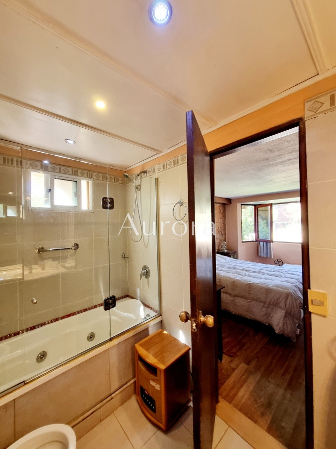 Casa ID.169 - Amplia casa de construcción tradicional, EN VENTA! 4 dormitorios. Piscina y 2 barbacoas.