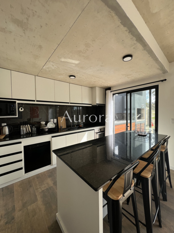 Casa ID.486 - Moderna casa, casi a estrenar, en alquiler de verano, en Punta del Este. 