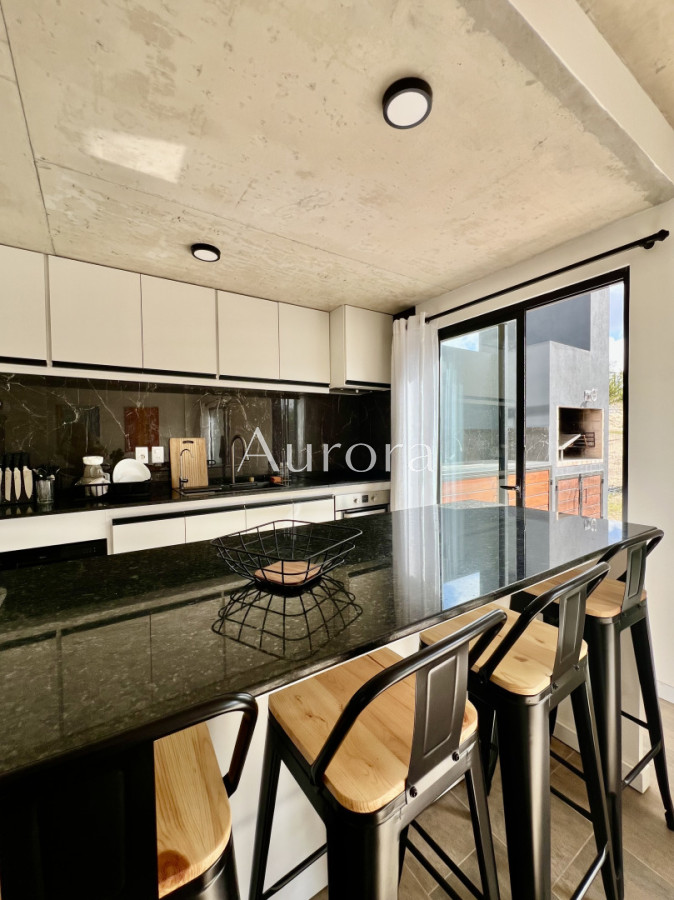 Casa ID.486 - Moderna casa, casi a estrenar, en alquiler de verano, en Punta del Este. 