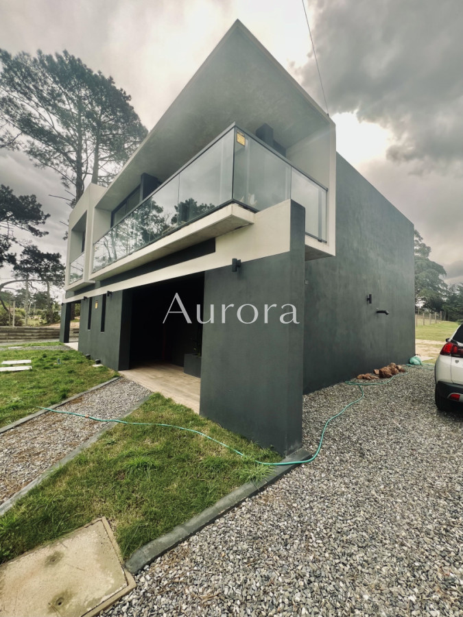 Casa ID.486 - Moderna casa, casi a estrenar, en alquiler de verano, en Punta del Este. 
