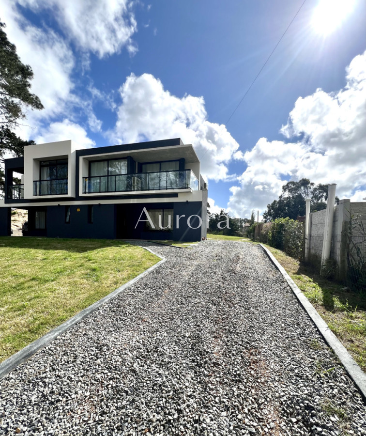 Casa ID.486 - Moderna casa, casi a estrenar, en alquiler de verano, en Punta del Este. 