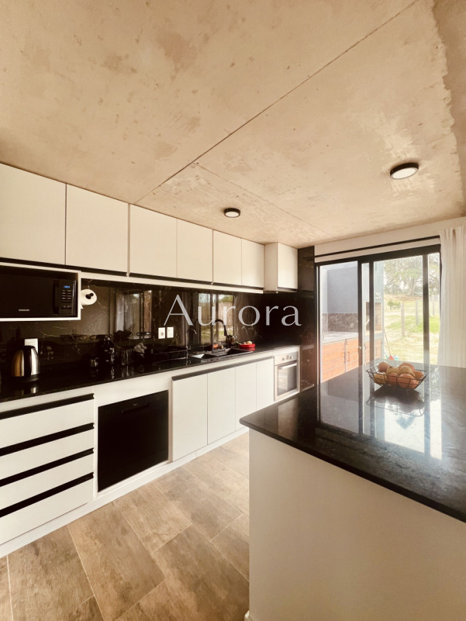 Casa ID.486 - Moderna casa, casi a estrenar, en alquiler de verano, en Punta del Este. 