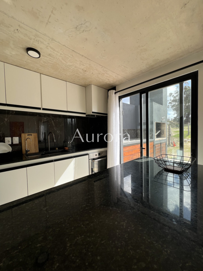 Casa ID.486 - Moderna casa, casi a estrenar, en alquiler de verano, en Punta del Este. 
