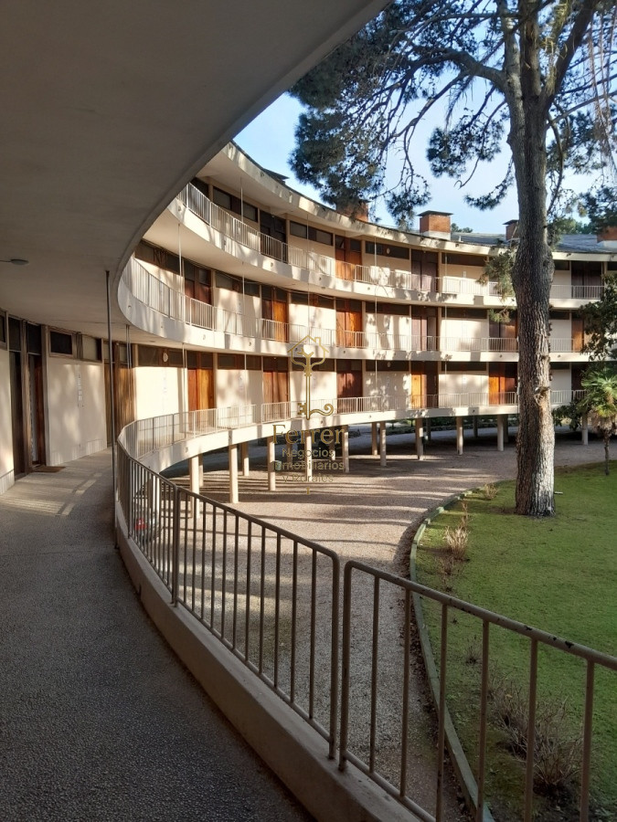 Apartamento ID.774 - Apartamento en venta de 1 dormitorio y medio. Playa mansa. Punta del Este.