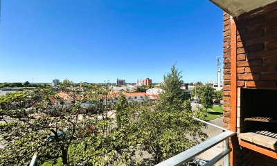 Apartamento en venta por Joaquín de Viana, en Maldonado, con parrillero propio.