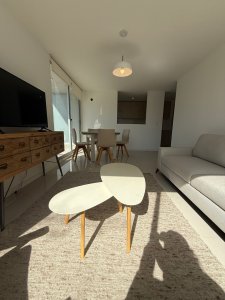 Amplio apartamento de 3 dormitorios y 2 baños, ideal para vivir todo el año o para renta.