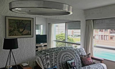 Se vende apartamento en Península, 1 dormitorio y medio con garaje.