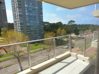 Apartamento en venta, 2 dormitorios 2 baños, garaje. en Punta del Este