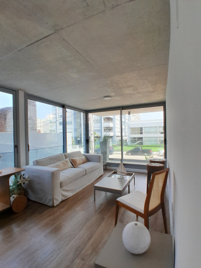 Apartamento a estrenar. 2 dormitorios, 2 baños. 73m2. Punta del Este.