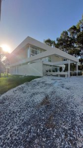 Casa de 4 dormitorios, en barrio privado, Solanas Country, Punta Ballena