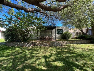 Se vende casa, en excelente ubicación.