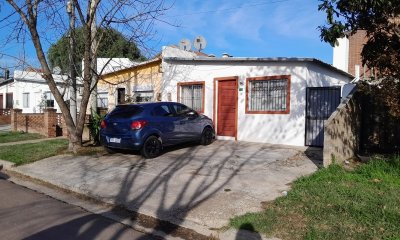 Casa remodelada en venta, 2 dormitorios y 2 baños, con barbacoa.