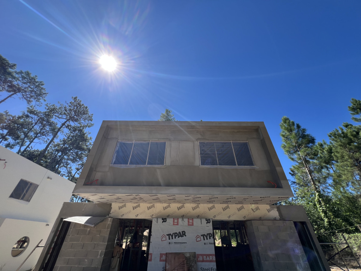 Casa a estrenar en Pinares, proyecto en obra, precio lanzamiento. Punta del Este