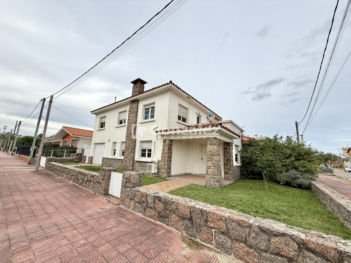 Casa ID.793 - Casa en venta Piriapolis a una cuadra del mar