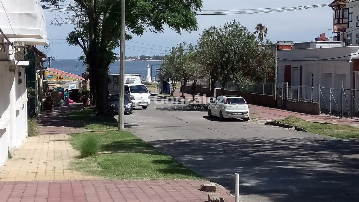 Casa ID.221 - TALCAHUANO entre Avenida Piria y Uruguay