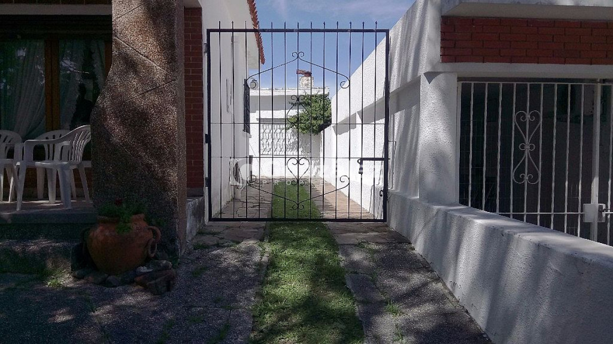 Casa ID.221 - TALCAHUANO entre Avenida Piria y Uruguay