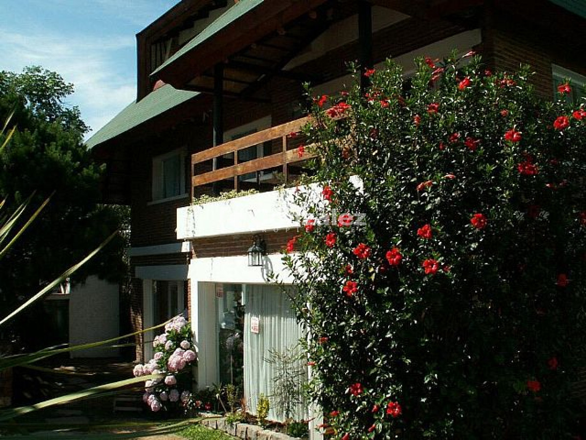 Casa ID.219 - Costa Rica casi Surinam