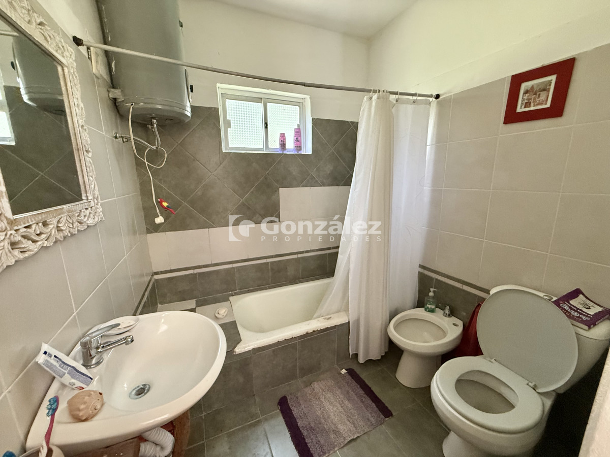 Casa ID.821 - Casa con apartamento independiente a una cuadra playa balneario Las Flores Piriápolis