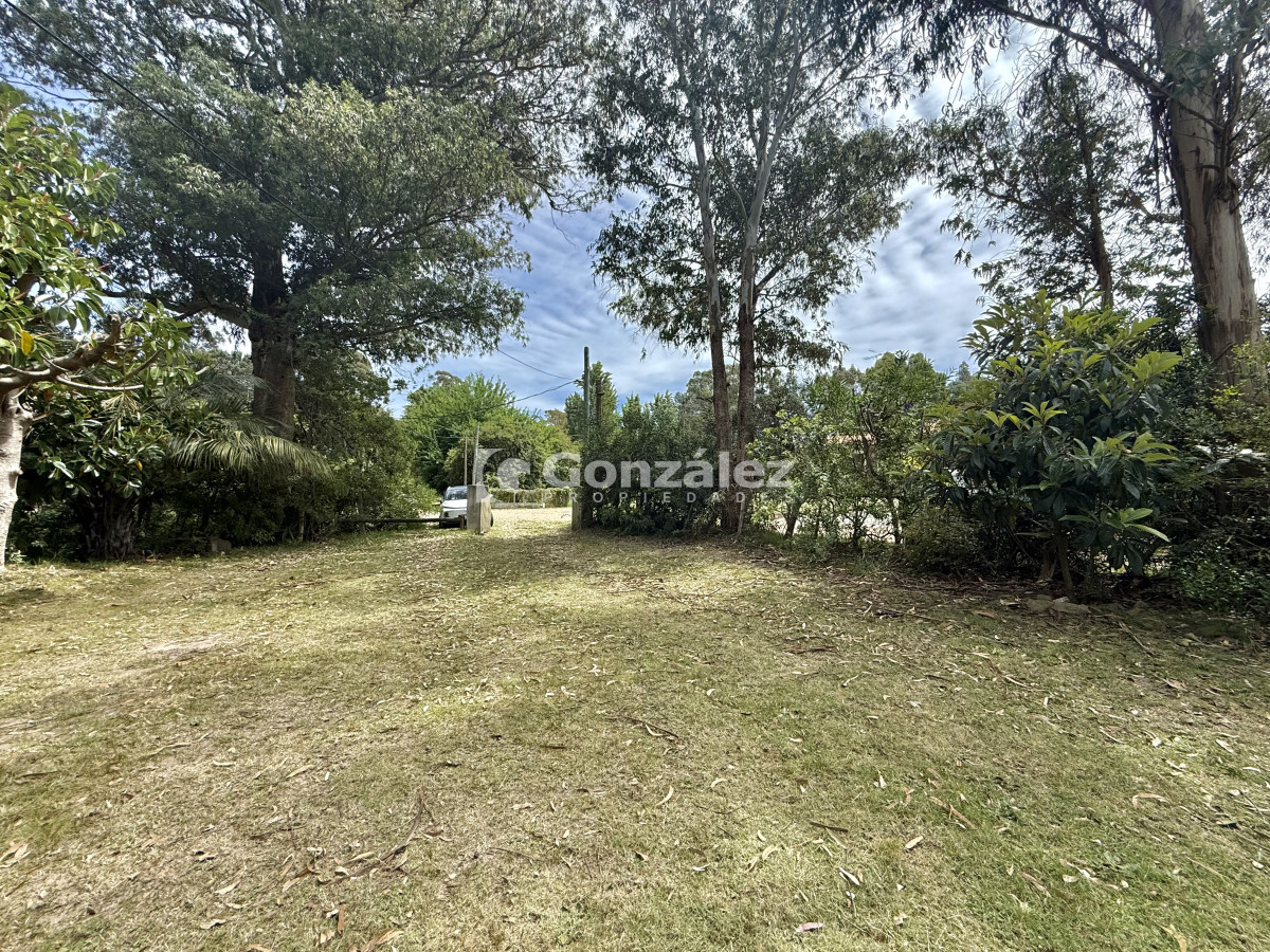 Casa ID.821 - Casa con apartamento independiente a una cuadra playa balneario Las Flores Piriápolis