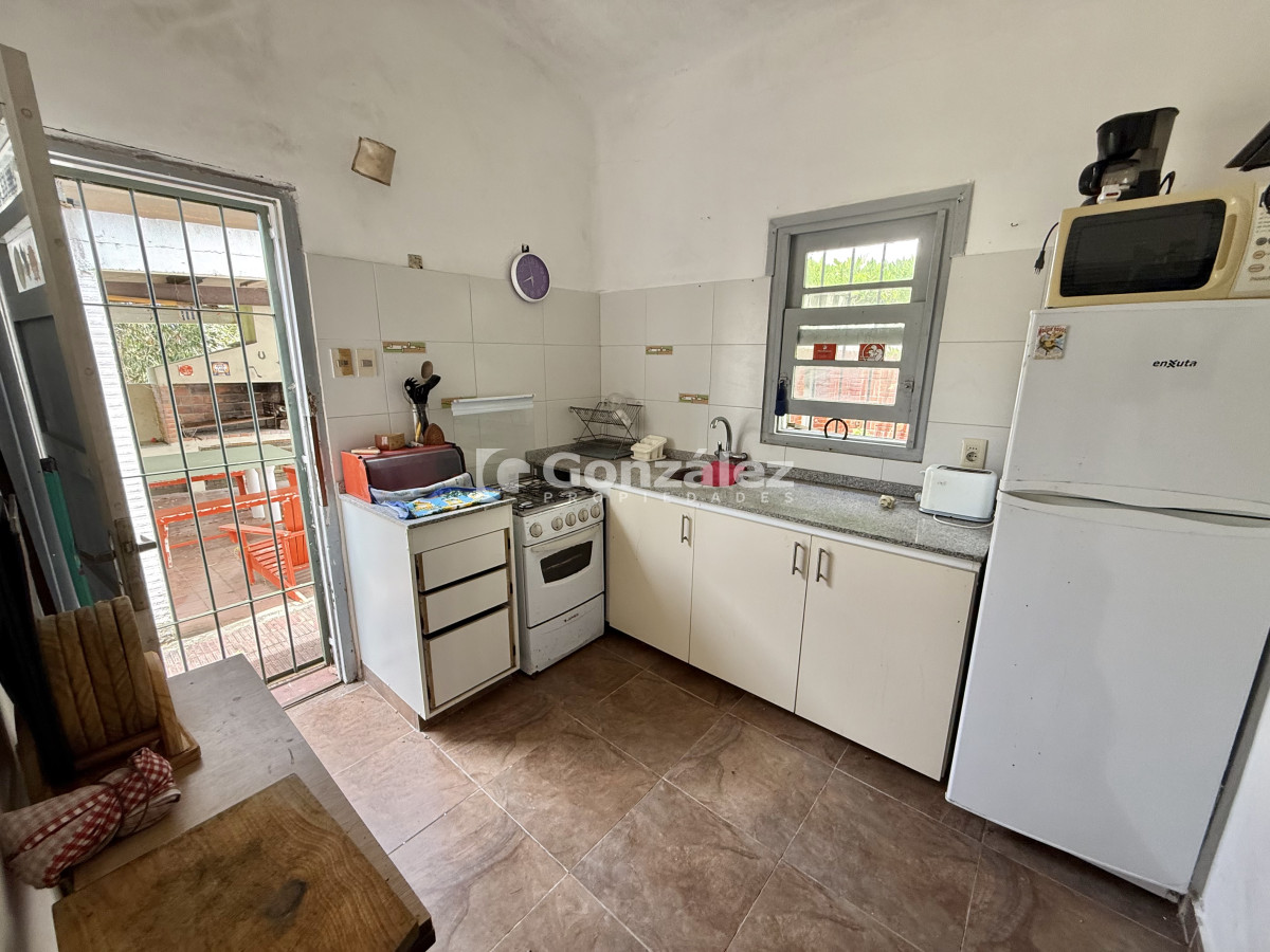 Casa ID.821 - Casa con apartamento independiente a una cuadra playa balneario Las Flores Piriápolis