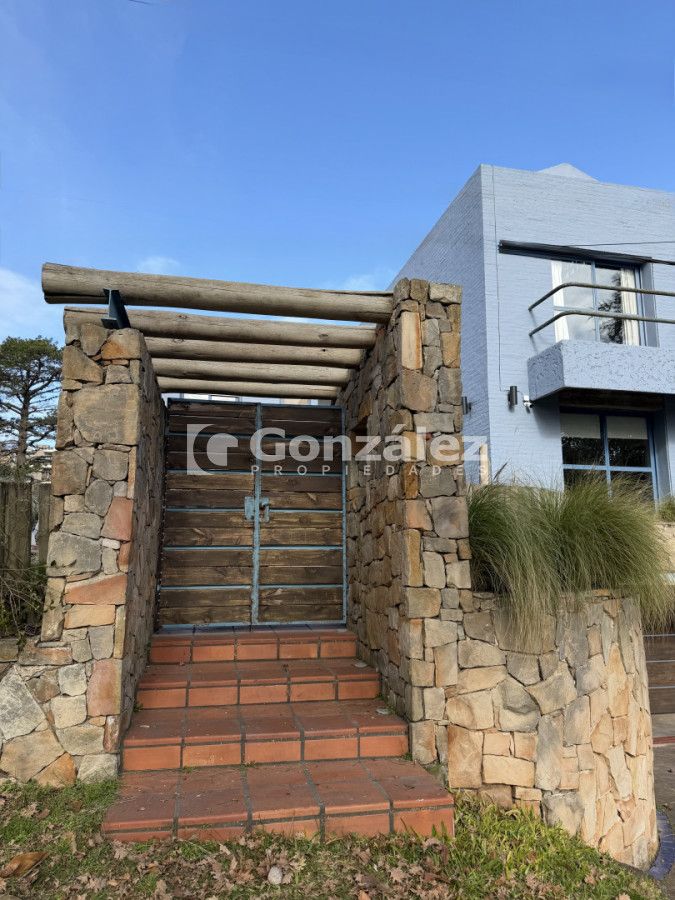 Casa ID.857 - Casa en venta Maldonado Nuevo Cantegril 5 dormitorios