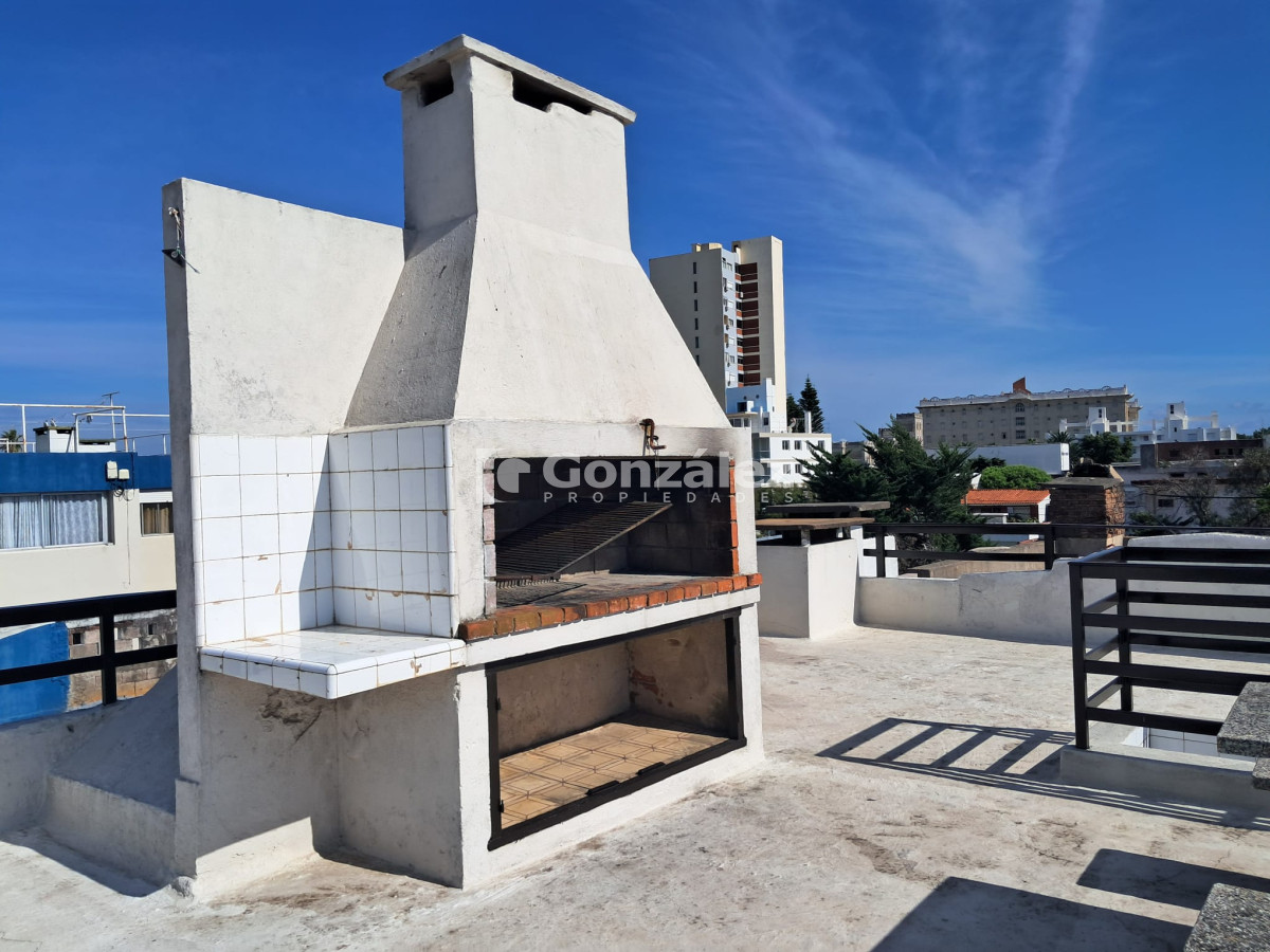 Casa ID.779 - 2 Propiedades a una cuadra del mar , zona centro