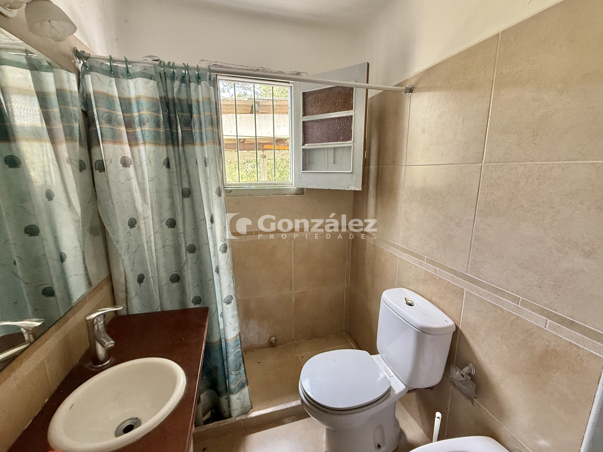 Casa ID.821 - Casa con apartamento independiente a una cuadra playa balneario Las Flores Piriápolis