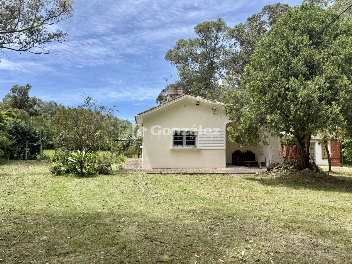Casa ID.821 - Casa con apartamento independiente a una cuadra playa balneario Las Flores Piriápolis