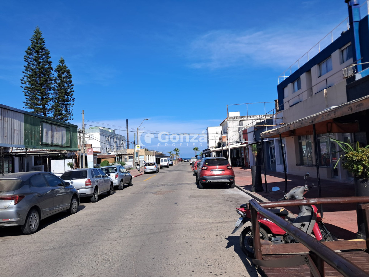 Casa ID.779 - 2 Propiedades a una cuadra del mar , zona centro
