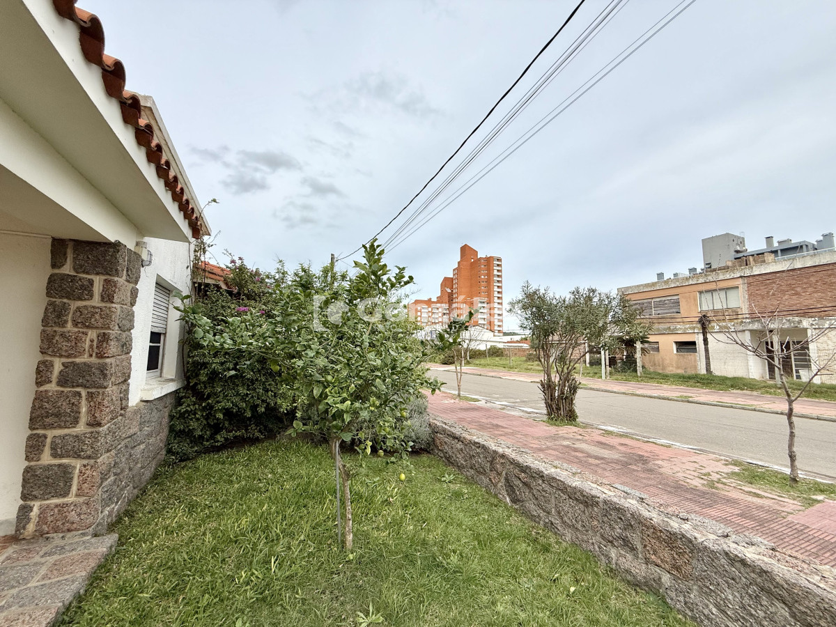 Casa ID.793 - Casa en venta Piriapolis a una cuadra del mar